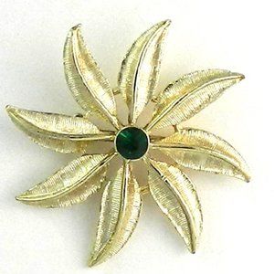 Gerry's Vintage Rare Pinwheel Starburst of Feathers Gold Tone w/ Emerald Green